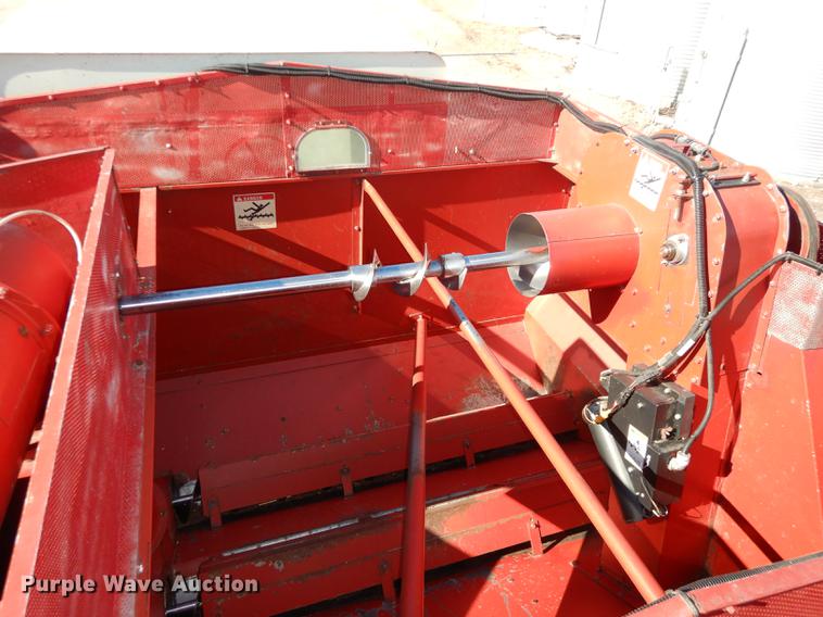 image for item J5502 1983 International 1420 Axial-Flow combine
