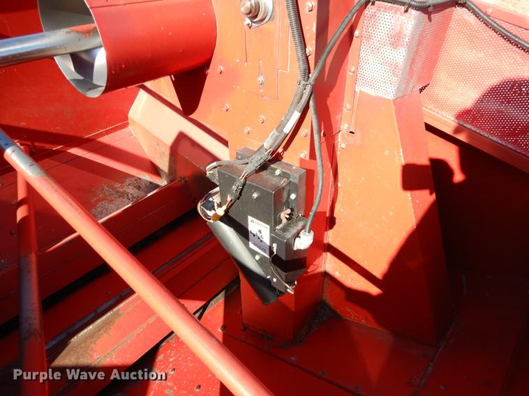 image for item J5502 1983 International 1420 Axial-Flow combine