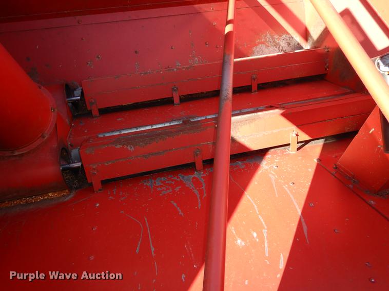 image for item J5502 1983 International 1420 Axial-Flow combine