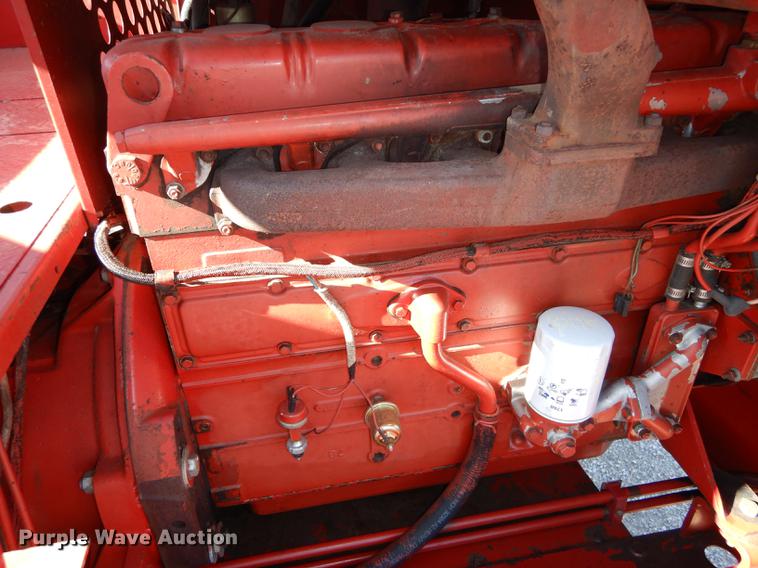 image for item J5502 1983 International 1420 Axial-Flow combine