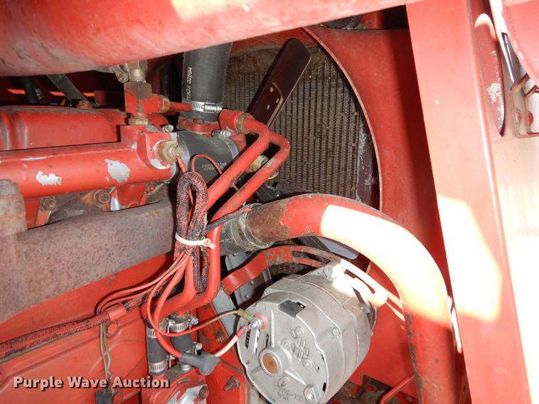 image for item J5502 1983 International 1420 Axial-Flow combine