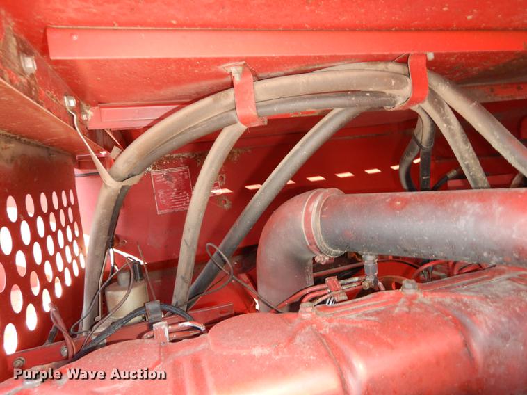 image for item J5502 1983 International 1420 Axial-Flow combine