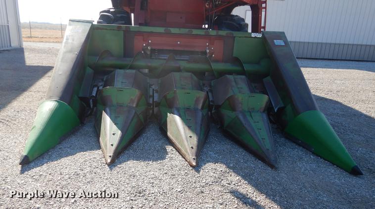 image for item J5506 John Deere 443 corn head
