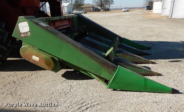 image for item J5506 John Deere 443 corn head
