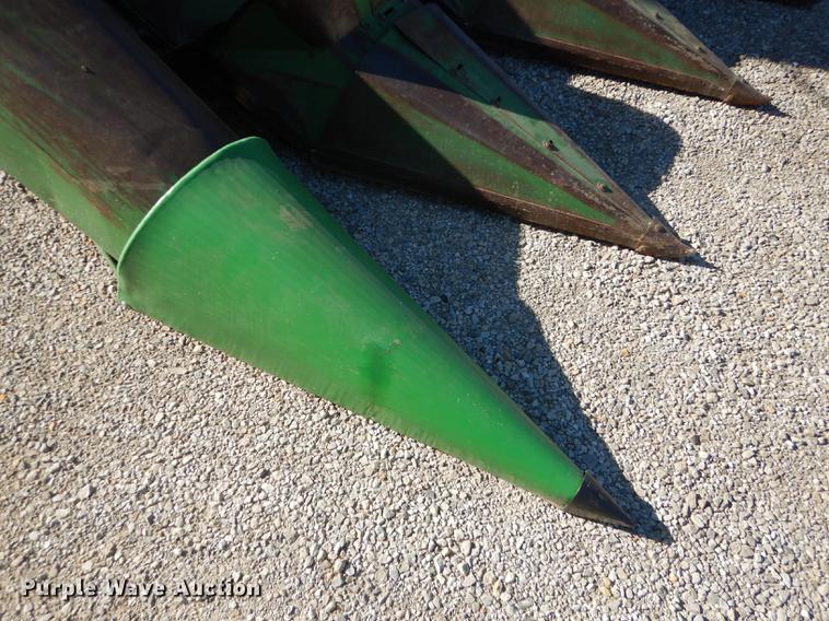 image for item J5506 John Deere 443 corn head