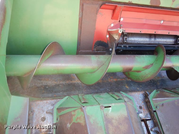 image for item J5506 John Deere 443 corn head