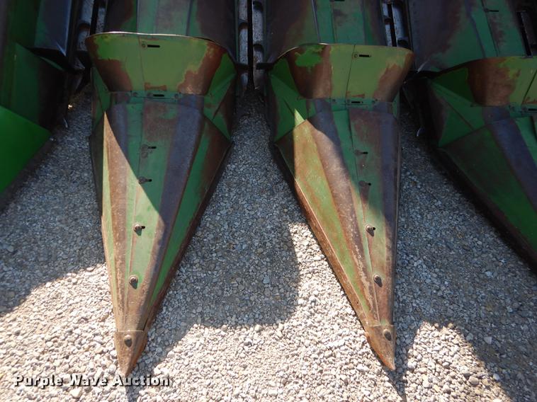 image for item J5506 John Deere 443 corn head