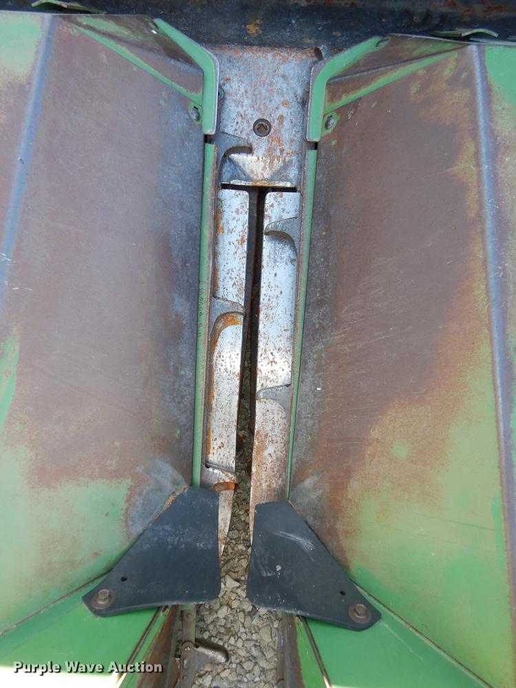 image for item J5506 John Deere 443 corn head