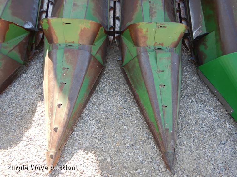 image for item J5506 John Deere 443 corn head