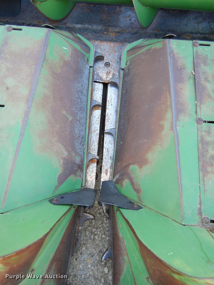 image for item J5506 John Deere 443 corn head