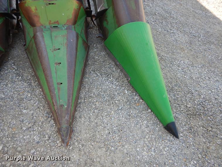 image for item J5506 John Deere 443 corn head
