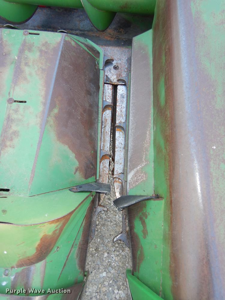 image for item J5506 John Deere 443 corn head