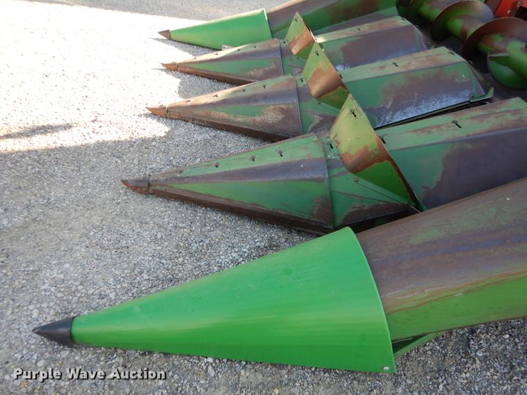 image for item J5506 John Deere 443 corn head