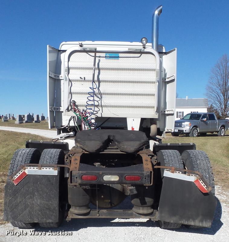 image for item DB6250 2005 Volvo 4NL42T/300 semi truck