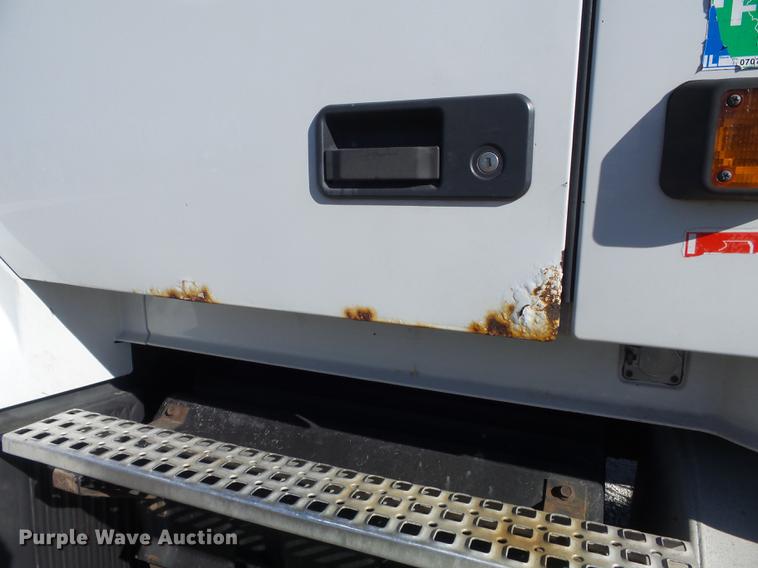 image for item DB6250 2005 Volvo 4NL42T/300 semi truck