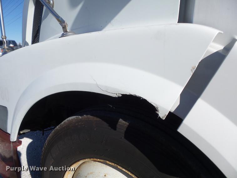 image for item DB6250 2005 Volvo 4NL42T/300 semi truck