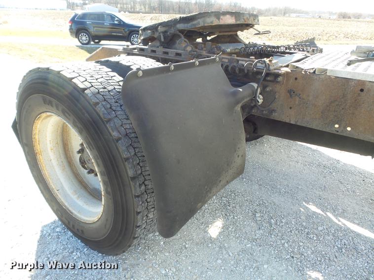 image for item DB6250 2005 Volvo 4NL42T/300 semi truck