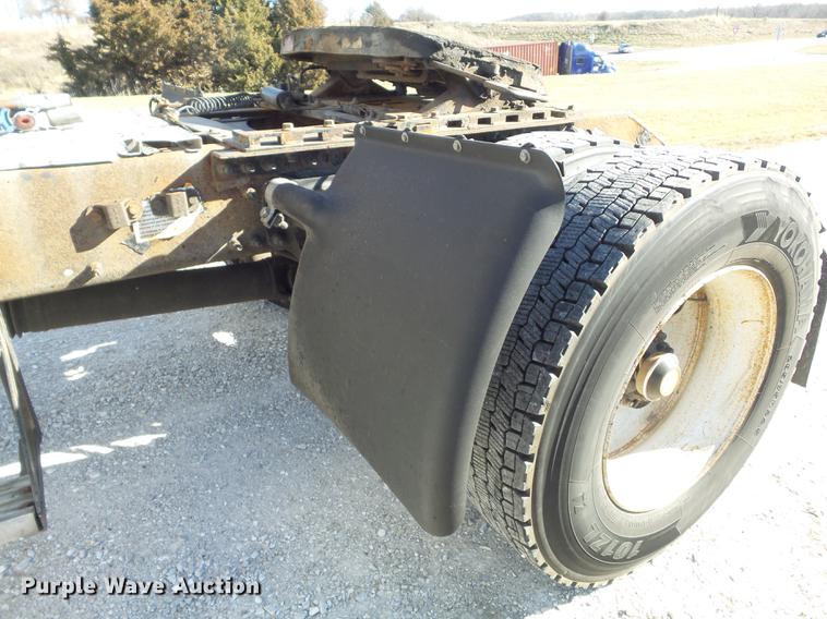 image for item DB6250 2005 Volvo 4NL42T/300 semi truck