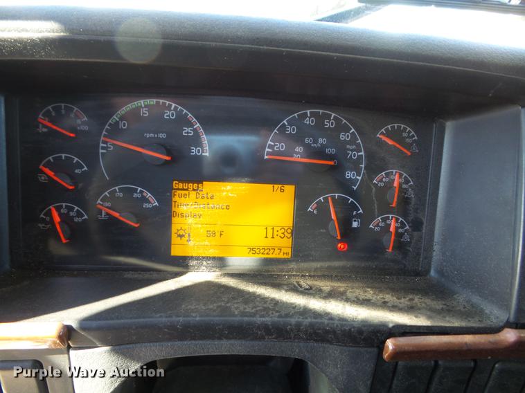 image for item DB6250 2005 Volvo 4NL42T/300 semi truck