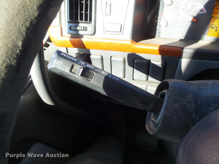 image for item DB6250 2005 Volvo 4NL42T/300 semi truck