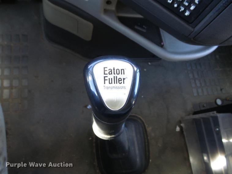 image for item DB6250 2005 Volvo 4NL42T/300 semi truck