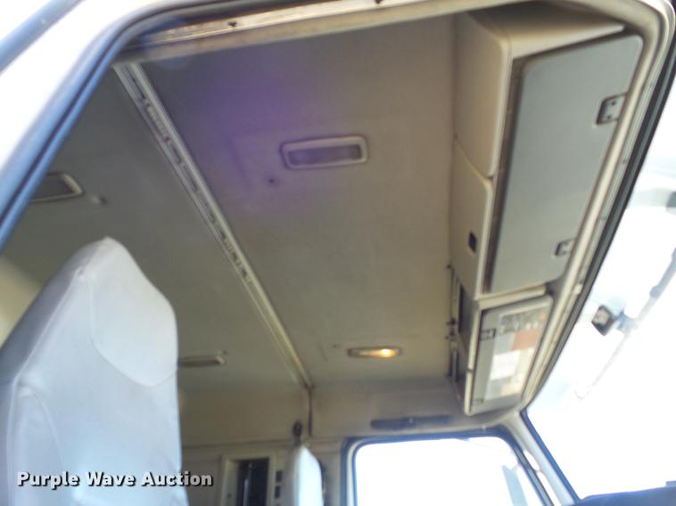 image for item DB6250 2005 Volvo 4NL42T/300 semi truck