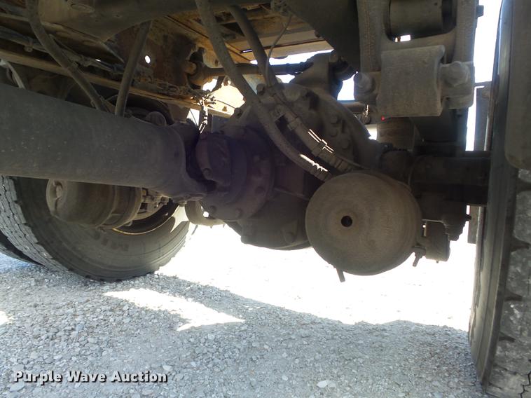 image for item DB6250 2005 Volvo 4NL42T/300 semi truck