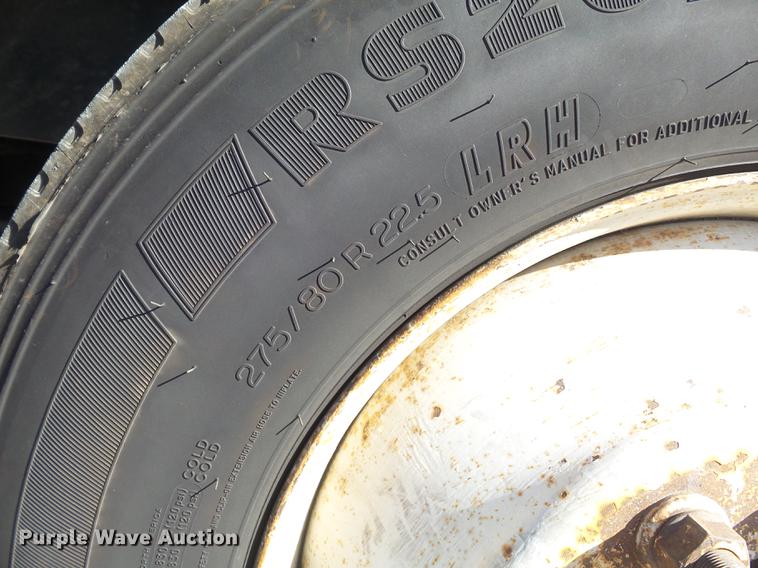 image for item DB6250 2005 Volvo 4NL42T/300 semi truck