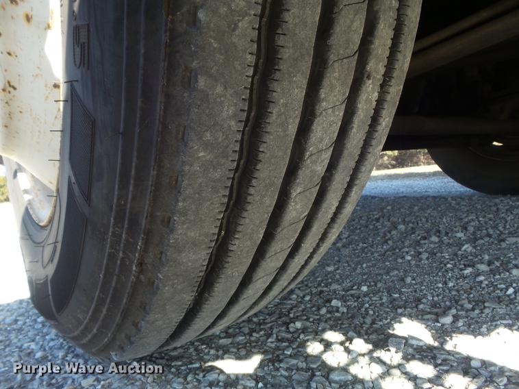 image for item DB6250 2005 Volvo 4NL42T/300 semi truck