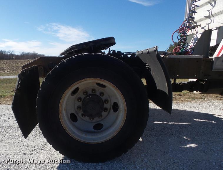 image for item DB6250 2005 Volvo 4NL42T/300 semi truck