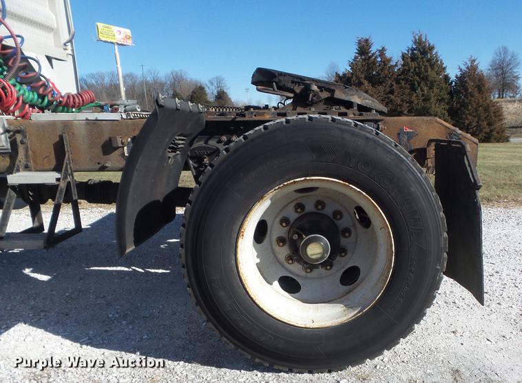 image for item DB6250 2005 Volvo 4NL42T/300 semi truck