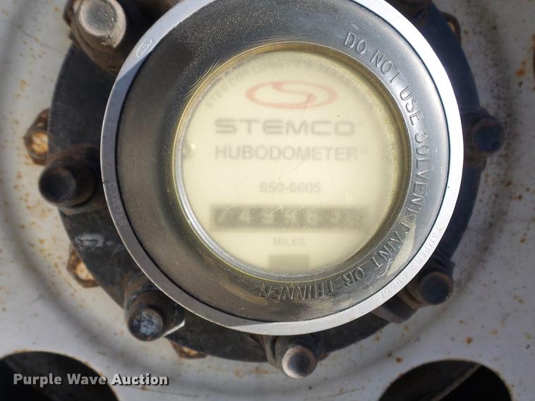 image for item DB6250 2005 Volvo 4NL42T/300 semi truck