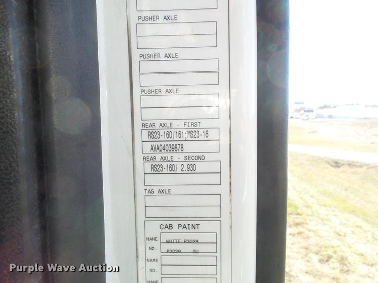 image for item DB6250 2005 Volvo 4NL42T/300 semi truck