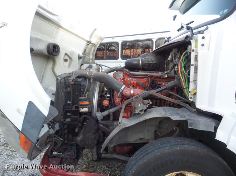 image for item DB6250 2005 Volvo 4NL42T/300 semi truck