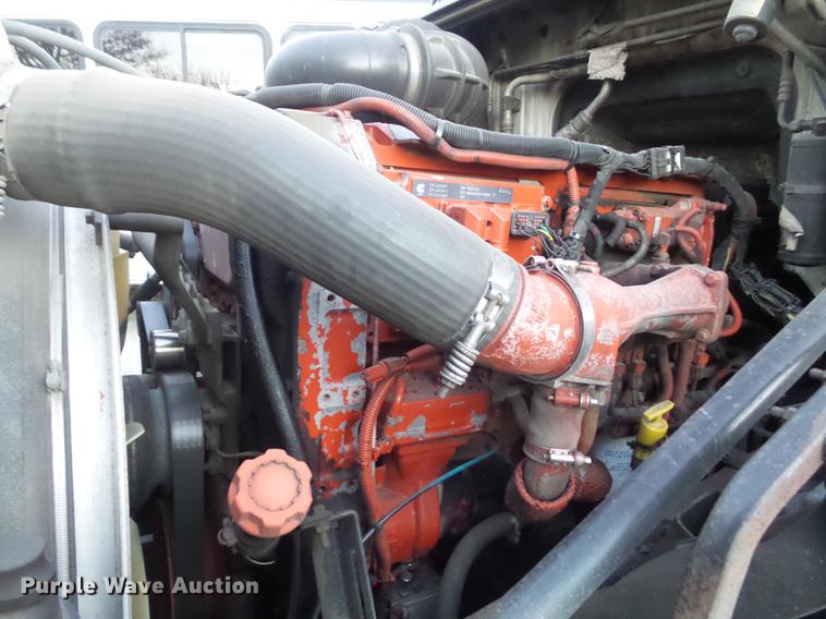 image for item DB6250 2005 Volvo 4NL42T/300 semi truck