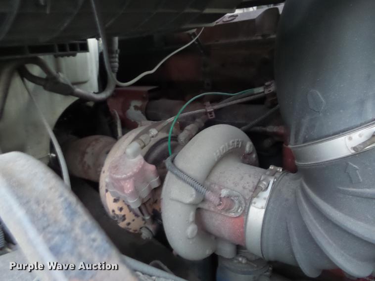 image for item DB6250 2005 Volvo 4NL42T/300 semi truck