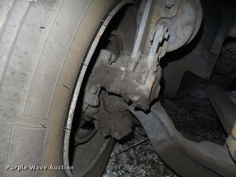 image for item DB6250 2005 Volvo 4NL42T/300 semi truck