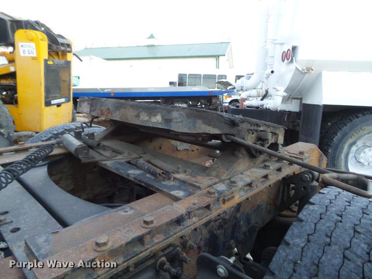 image for item DB6250 2005 Volvo 4NL42T/300 semi truck