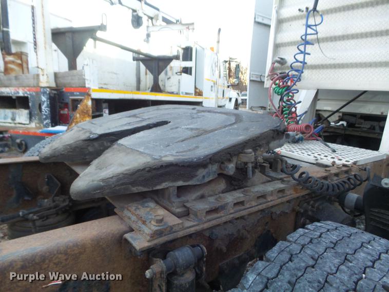 image for item DB6250 2005 Volvo 4NL42T/300 semi truck