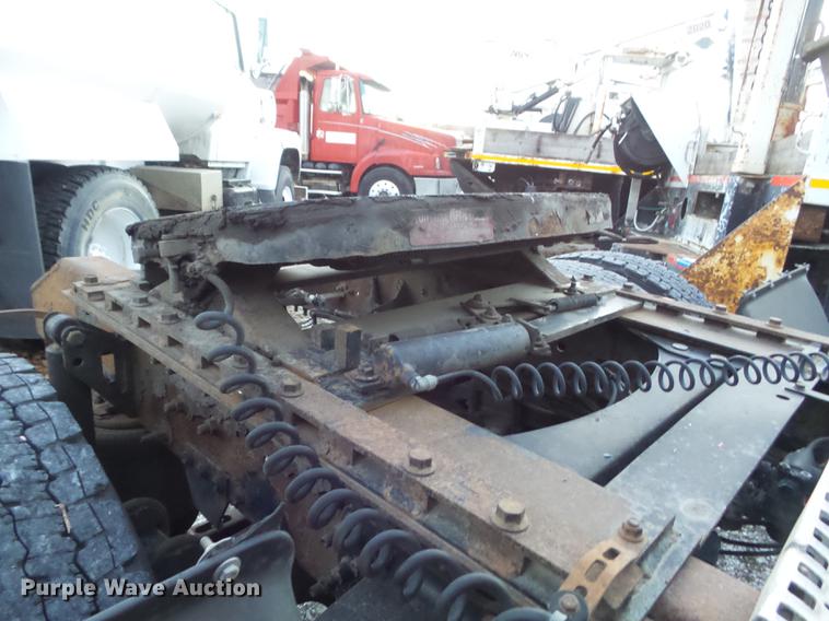 image for item DB6250 2005 Volvo 4NL42T/300 semi truck