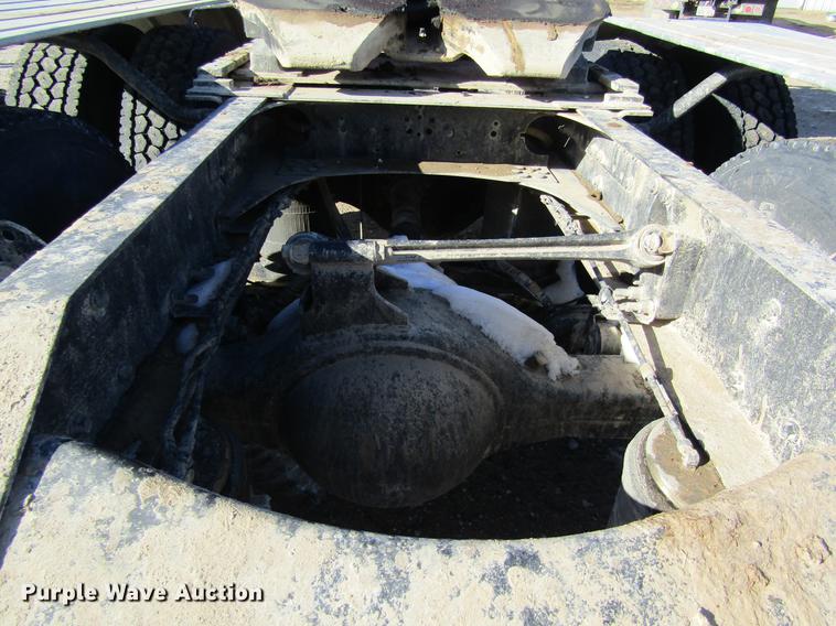 image for item DB6657 2005 Volvo VNM semi truck