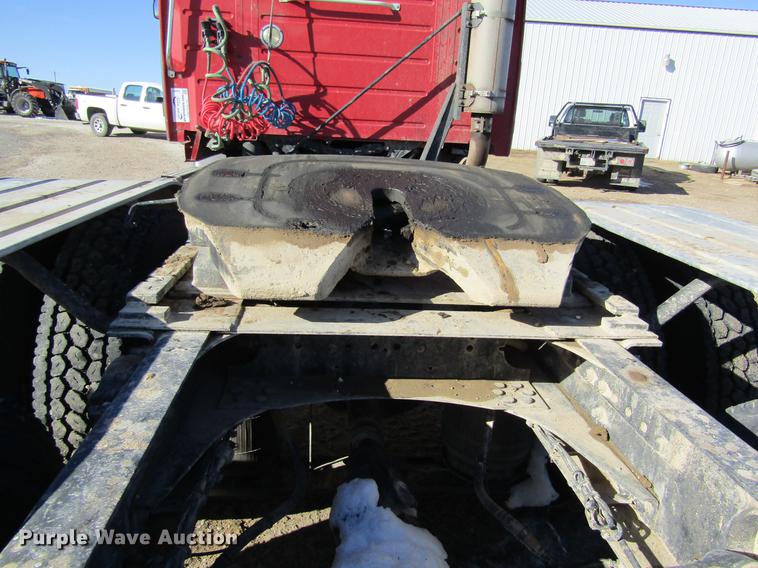 image for item DB6657 2005 Volvo VNM semi truck