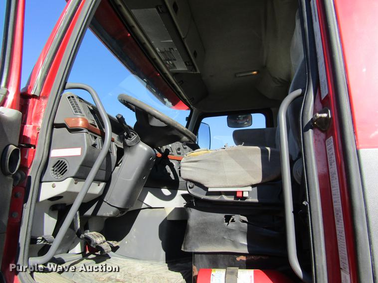 image for item DB6657 2005 Volvo VNM semi truck