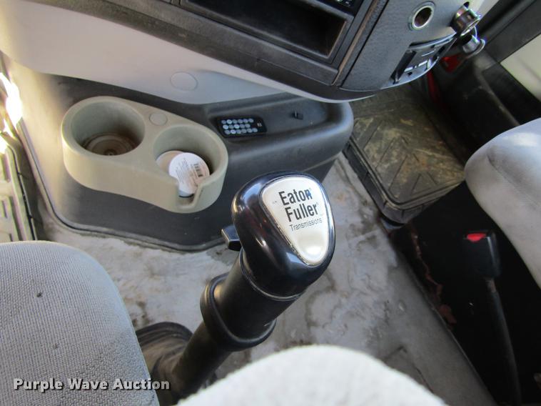 image for item DB6657 2005 Volvo VNM semi truck