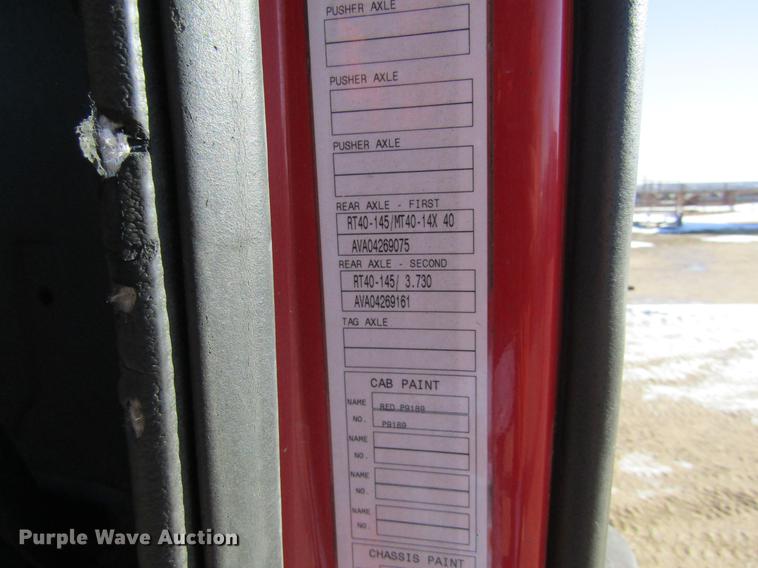 image for item DB6657 2005 Volvo VNM semi truck