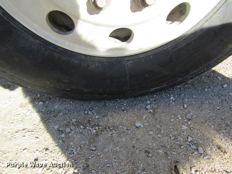 image for item DB6657 2005 Volvo VNM semi truck