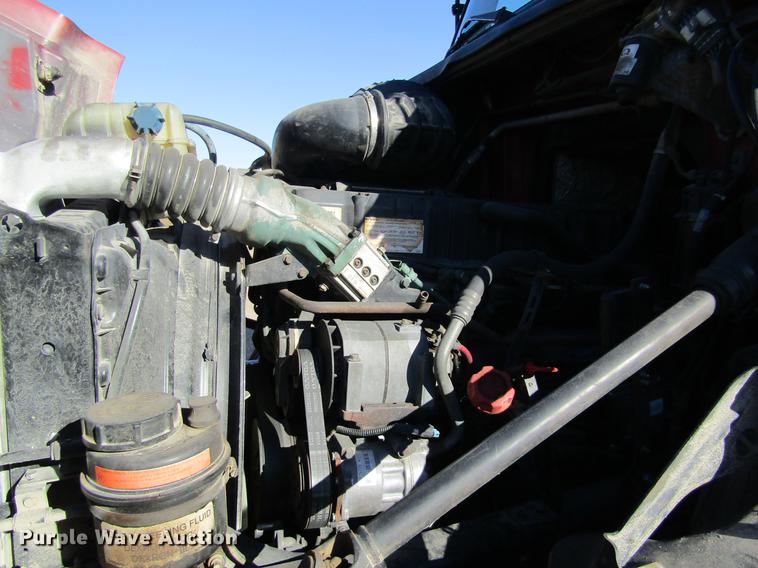 image for item DB6657 2005 Volvo VNM semi truck