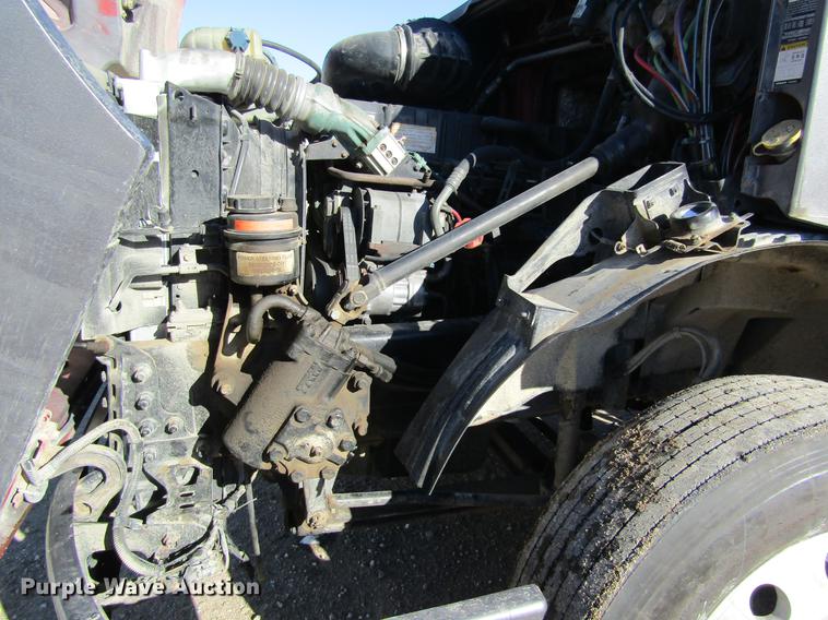 image for item DB6657 2005 Volvo VNM semi truck