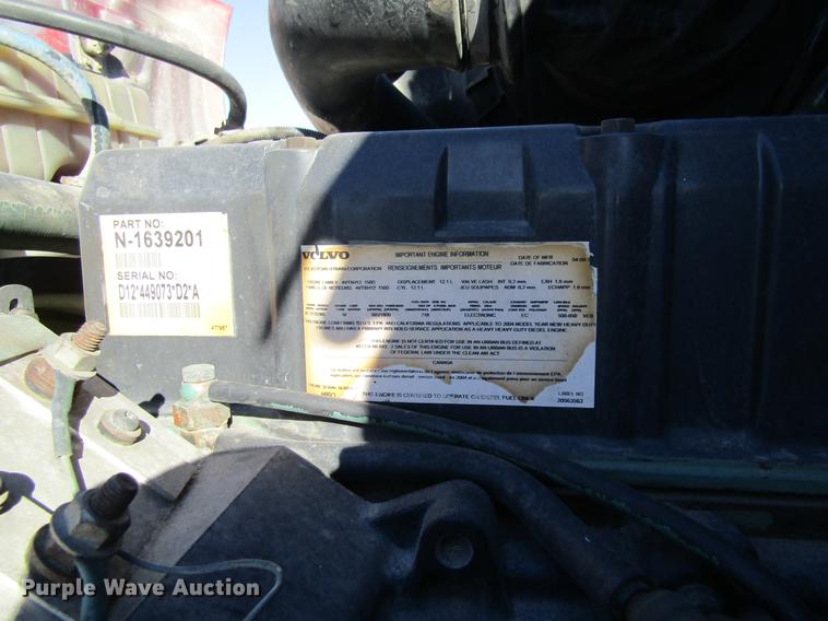 image for item DB6657 2005 Volvo VNM semi truck