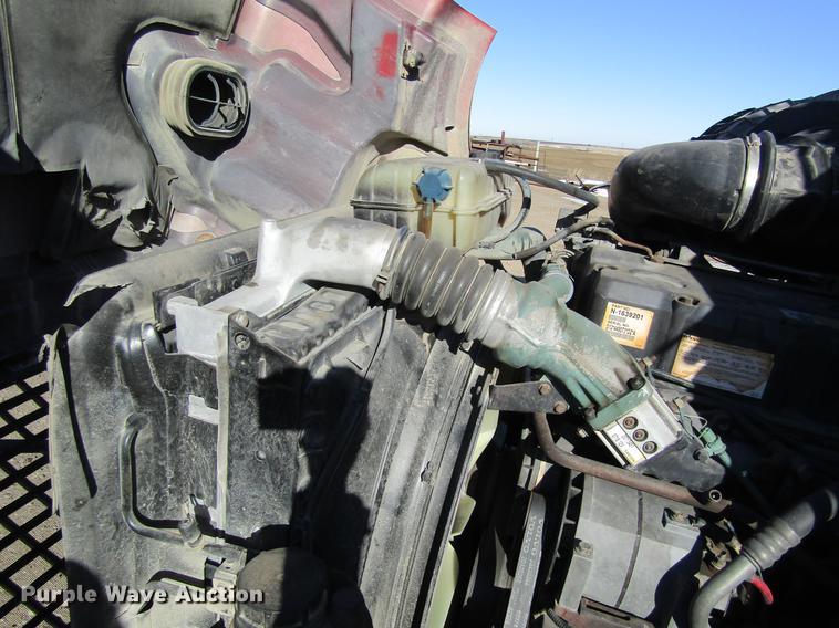 image for item DB6657 2005 Volvo VNM semi truck